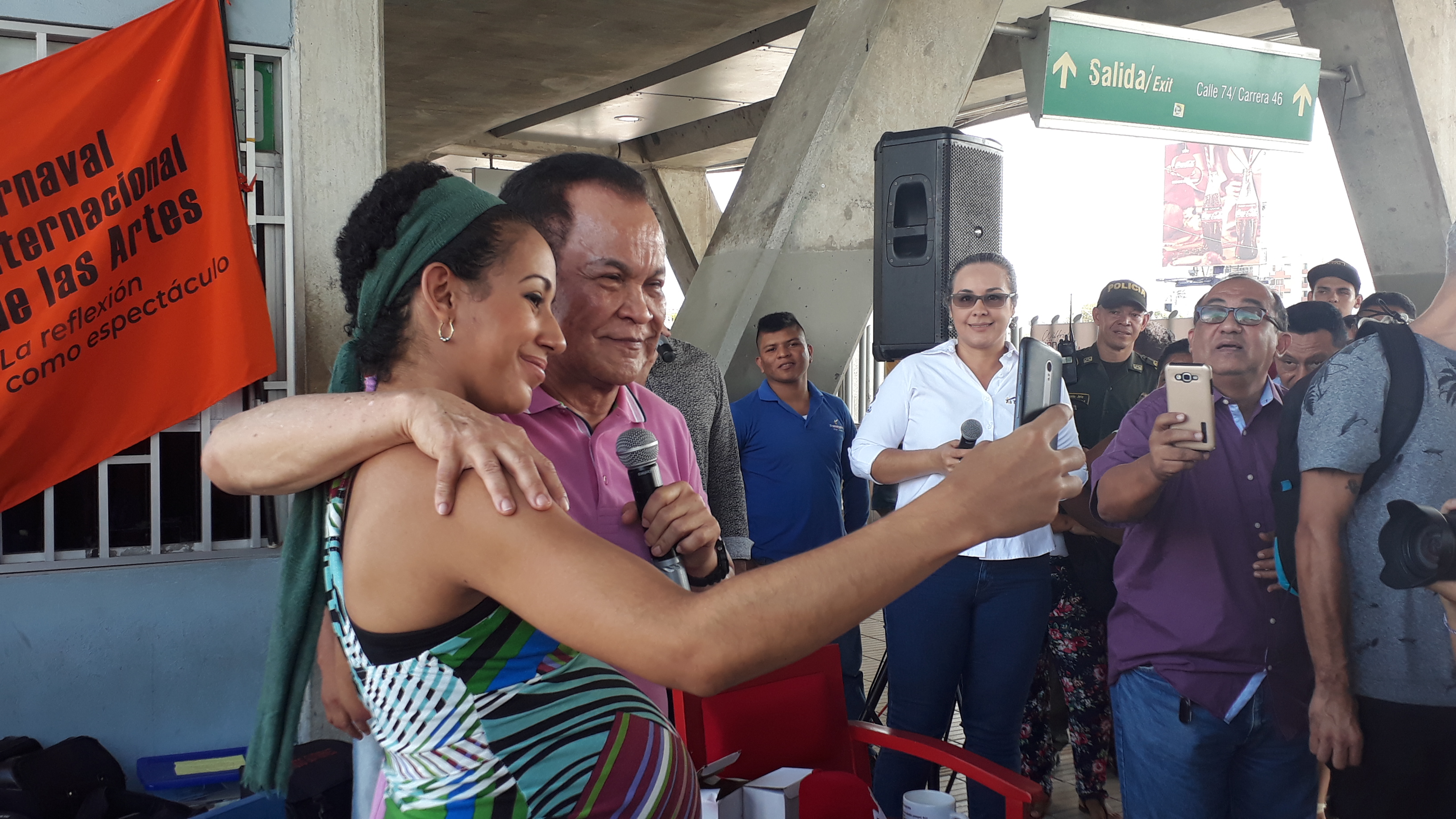 Alfredo Gutiérrez ‘visitó’ a Joe Arroyo y compartió con los usuarios de Transmetro