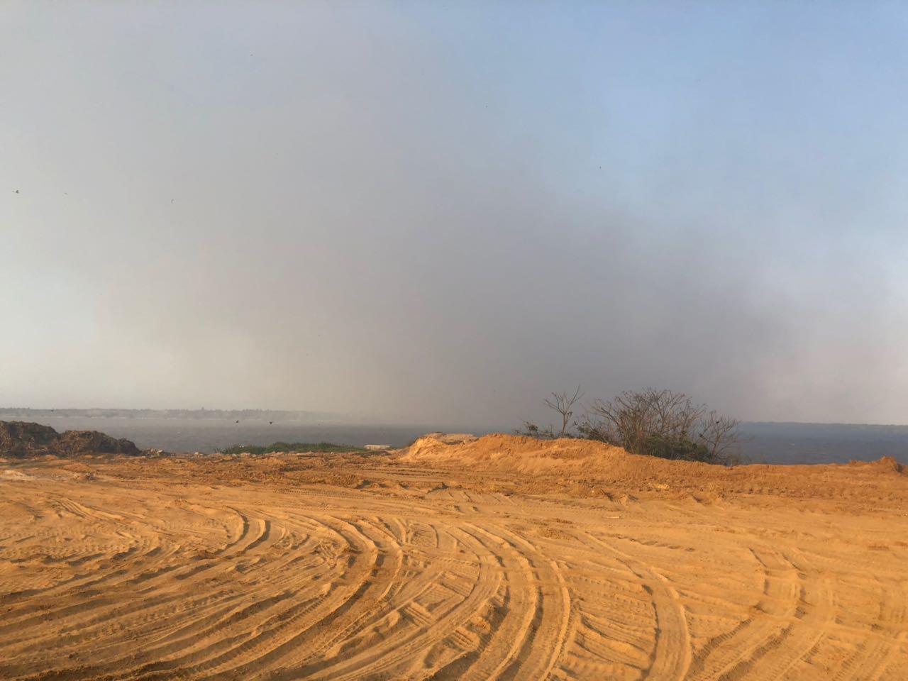 Vuelve y juega: nuevas quemas en el parque isla Salamanca causan contaminación en el norte de Barranquilla