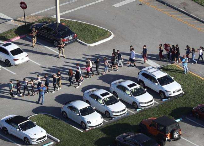 Autor de tiroteo de Florida, un adolescente problemático amante de las armas