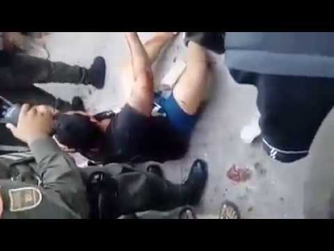 Golpean y desnudan a delincuente en Las Moras