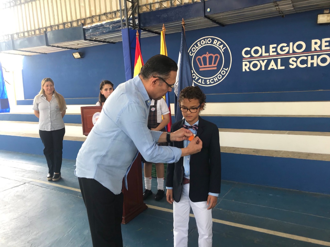 Rey Momo del Carnaval de los Niños, distinguido con la Orden Gran Caballero de la República
