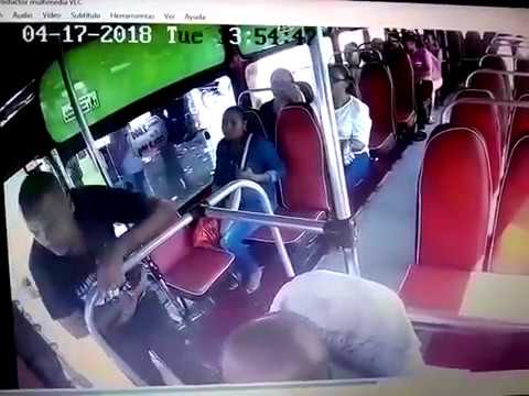 Delincuente se la tienen montada a los buses en la calle 17, atraca por lo menos un bus al día