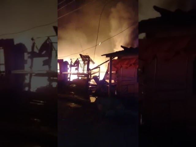 Incendio consumió 9 casas en el barrio 7 De Abril