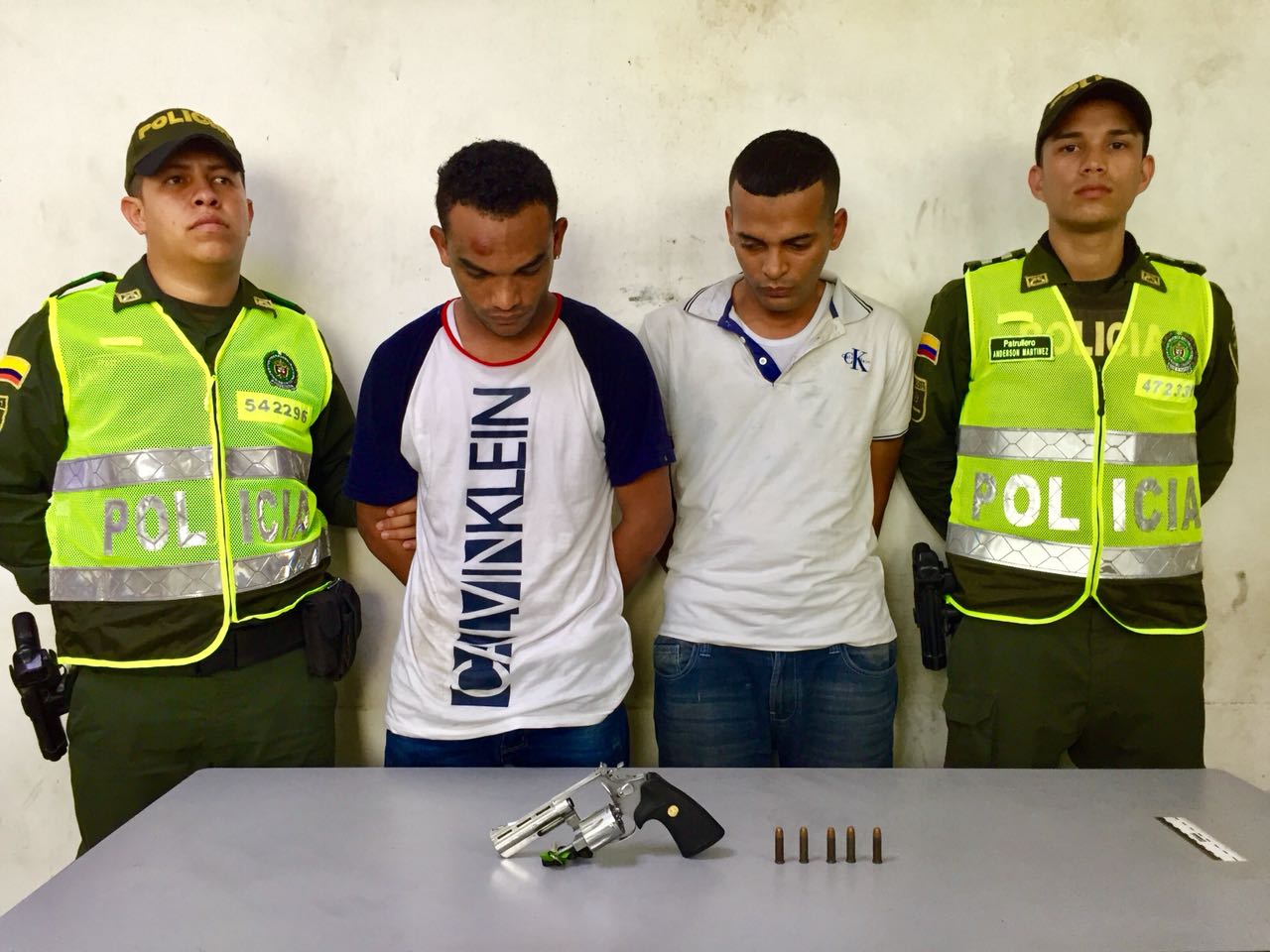 Atracaron un banco, los captura la policía y la plata no aparece