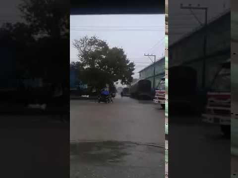 El colmo: motociclista baja la velocidad para evitar los arroyos, lo tiran al suelo y le roban la moto