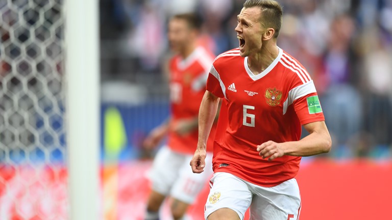 Rusia impuso la localía venció 5-0 en partido inaugural