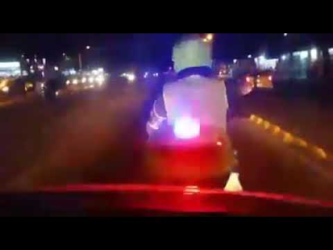 Un policía no le cedió el paso a una ambulancia que transportaba una urgencia