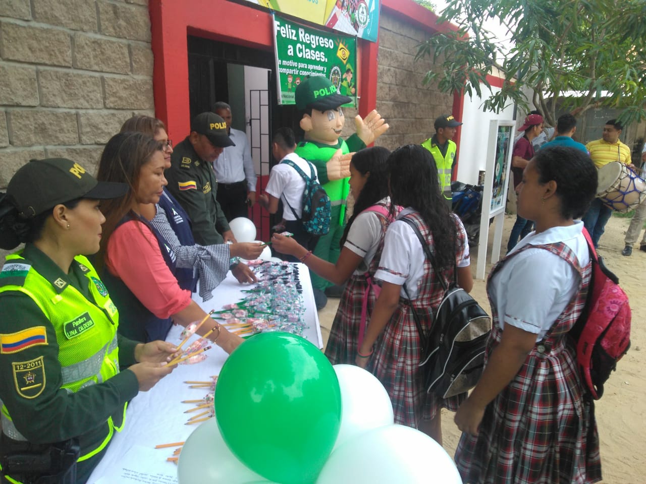 Policía acompaña regreso a clase en los municipios