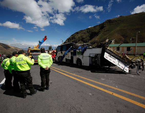 MinTransporte se pronuncia frente al accidente de un bus colombiano en Ecuador