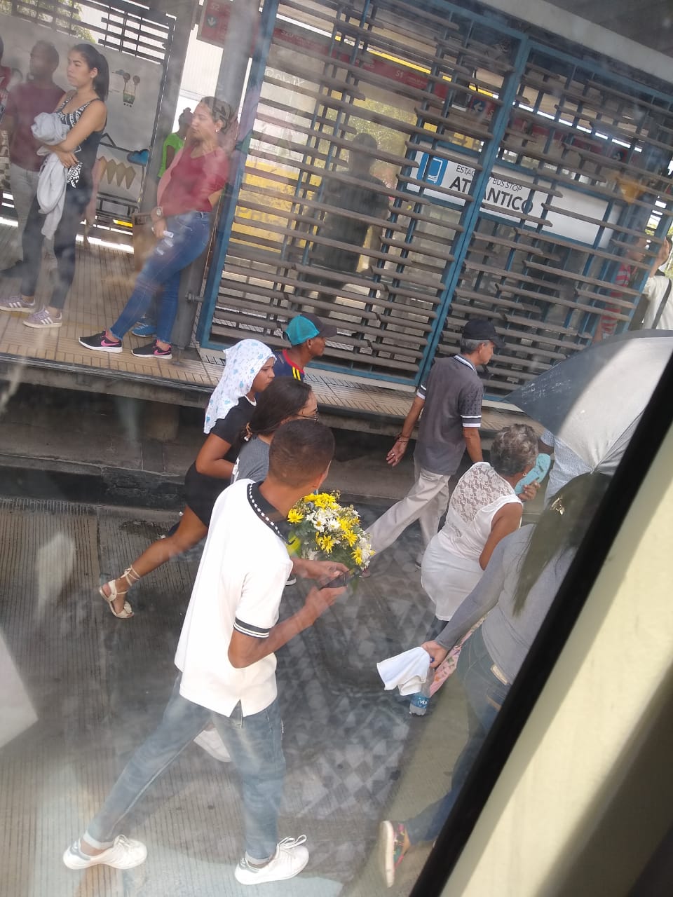 Más de 20 mil de usuarios afectados hoy por retrasos y suspensiones en Transmetro