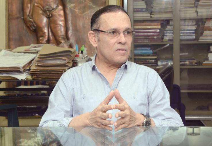 Gobierno debe dar recursos para hacer más atractiva la operación de Electricaribe a inversionistas, advierte el senador Efrain Cepeda