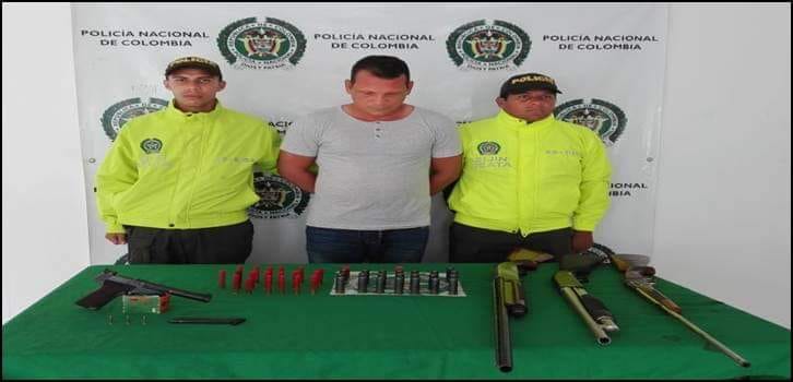 ESCONDÍA TODO UN ARSENAL DEBAJO DEL COLCHÓN