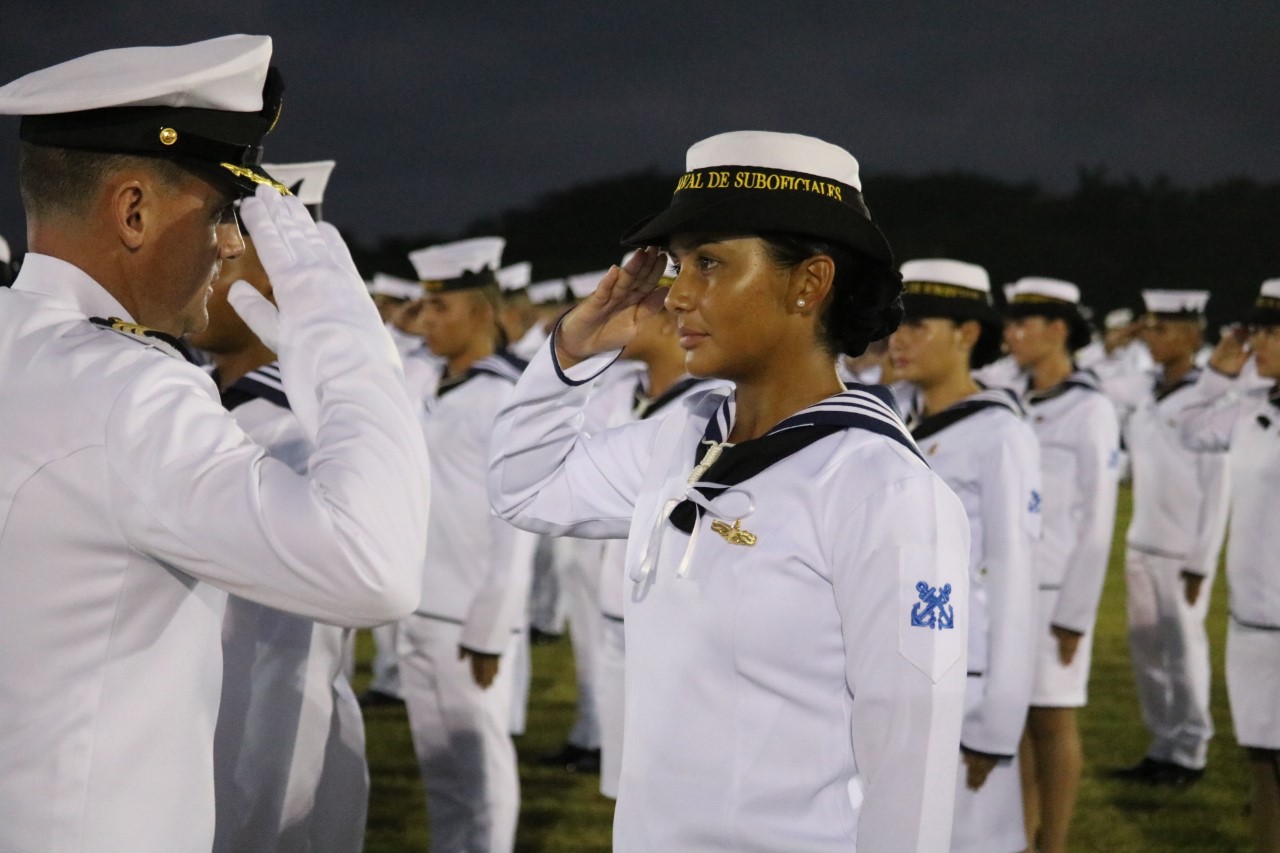 176 NUEVOS MARINOS EGRESAN DE LA ESCUELA NAVAL DE SUBOFICIALES PARA PROTEGER EL AZUL DE LA BANDERA