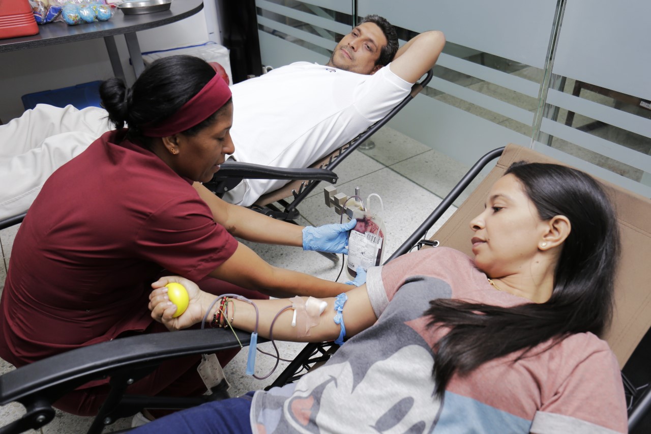 Tránsito del Atlántico dona sangre para salvar vidas