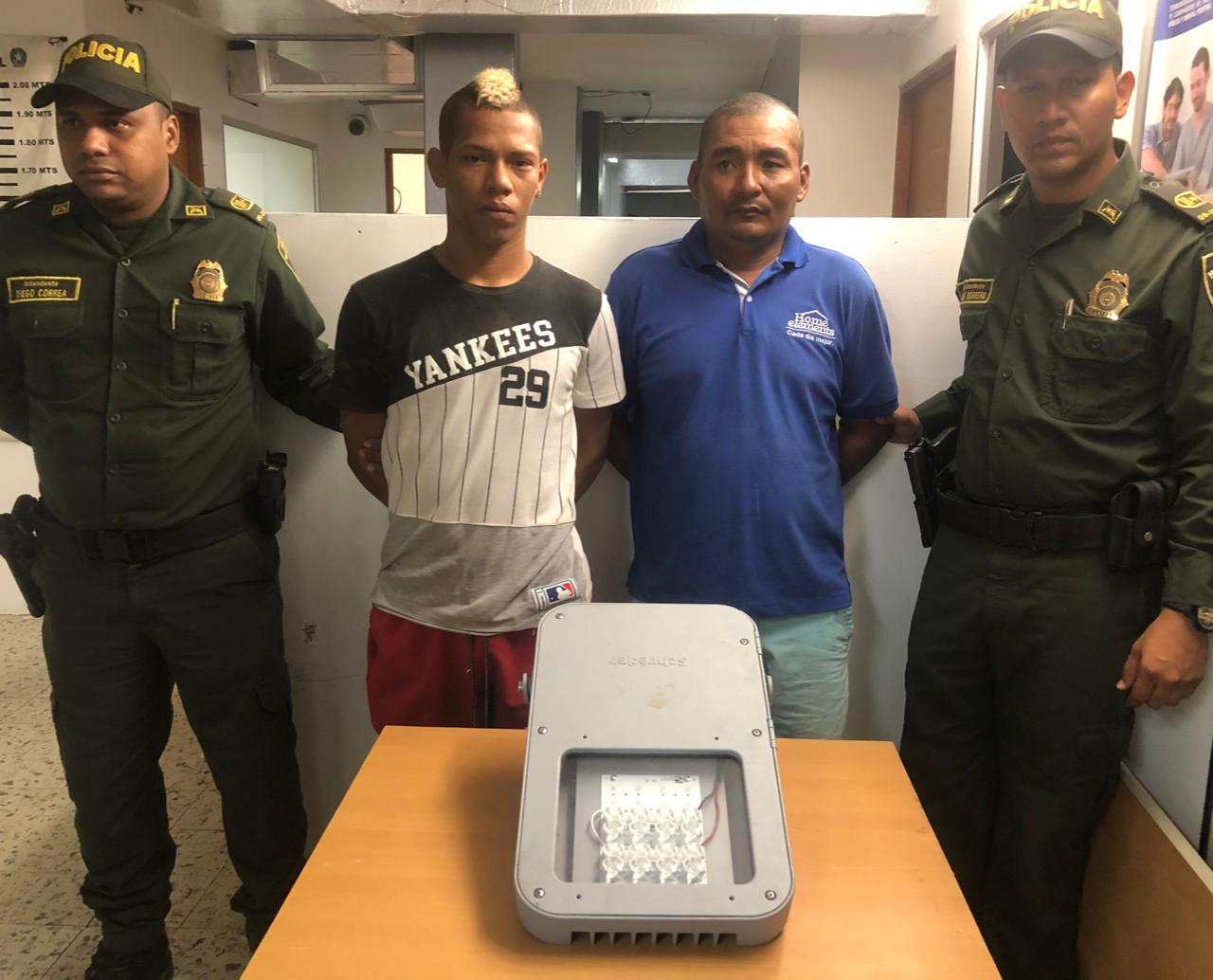 Estaban robando las luces del Puente Pumarejo