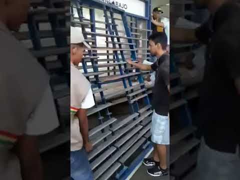 Una mujer se desmayó y cayó desde una estación de Transmetro
