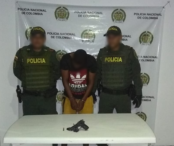 POLICÍA NACIONAL CAPTURA EN MANATÍ A HOMBRE CON ARMA DE FUEGO