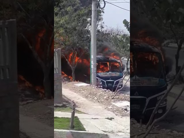 En vídeo: Se incendió un bus en el norte de Barranquilla