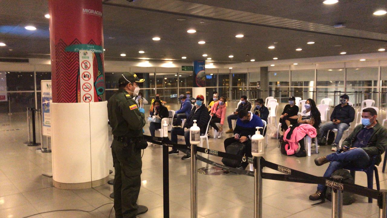 ASÍ FUE EL ARRIBO DE 45 COLOMBIANOS PROCEDENTES DE REPÚBLICA DOMINICANA