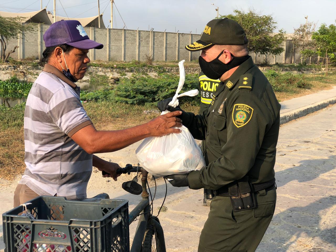 Policía de Barranquilla repartió mas de mil mercardos en sectores vulnerables