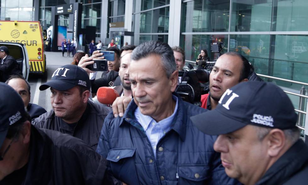 FISCALÍA IMPONE MEDIDA DE ASEGURAMIENTO CONTRA EL GENERAL (r) MAURICIO SANTOYO POR PRESUNTO ENRIQUECIMIENTO ILÍCITO Y LAVADO DE ACTIVOS