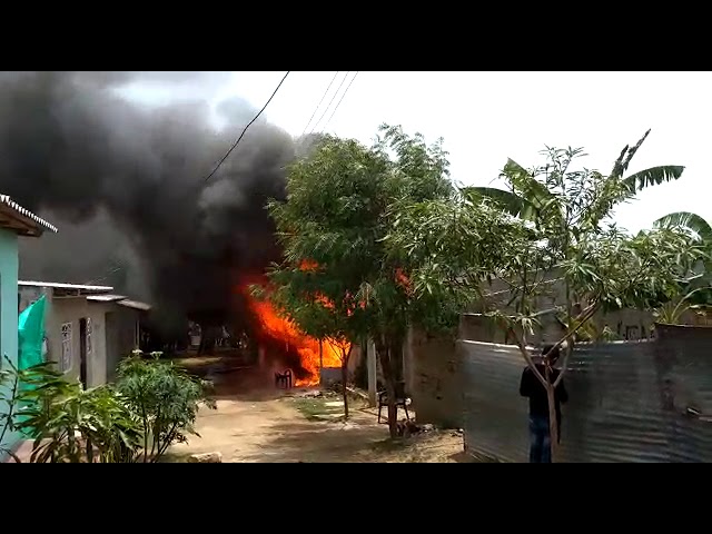 Adolescente incendió casa de su madre porque no encontró un gallo de pelea