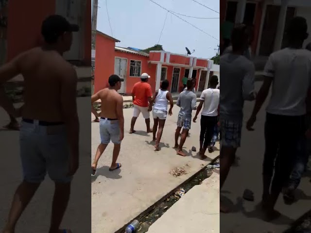 Fuertes enfrentamientos entre comunidad y Policía, en Luruaco