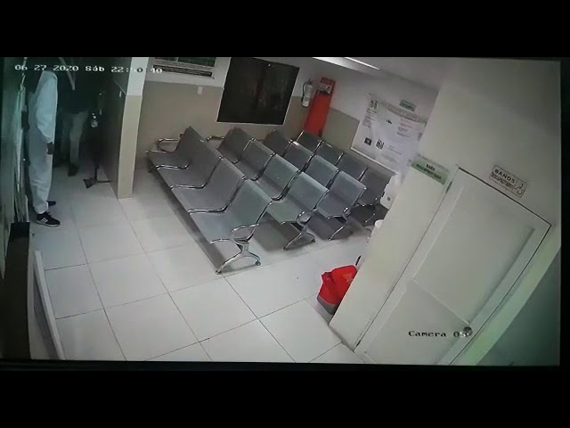 En video: sacan a la fuerza cuerpo de mujer que murió por Covid-19 en IPS de Soledad