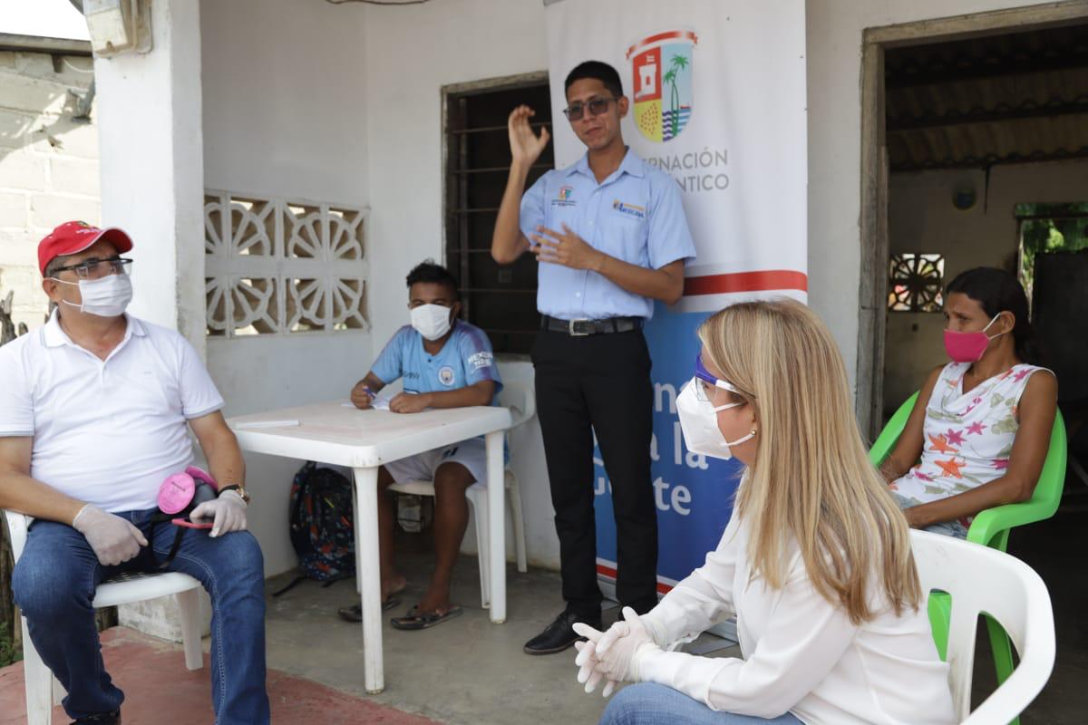 Gobernadora Elsa Noguera entrega 570 equipos 4G para estudiantes con discapacidad en Juan de Acosta