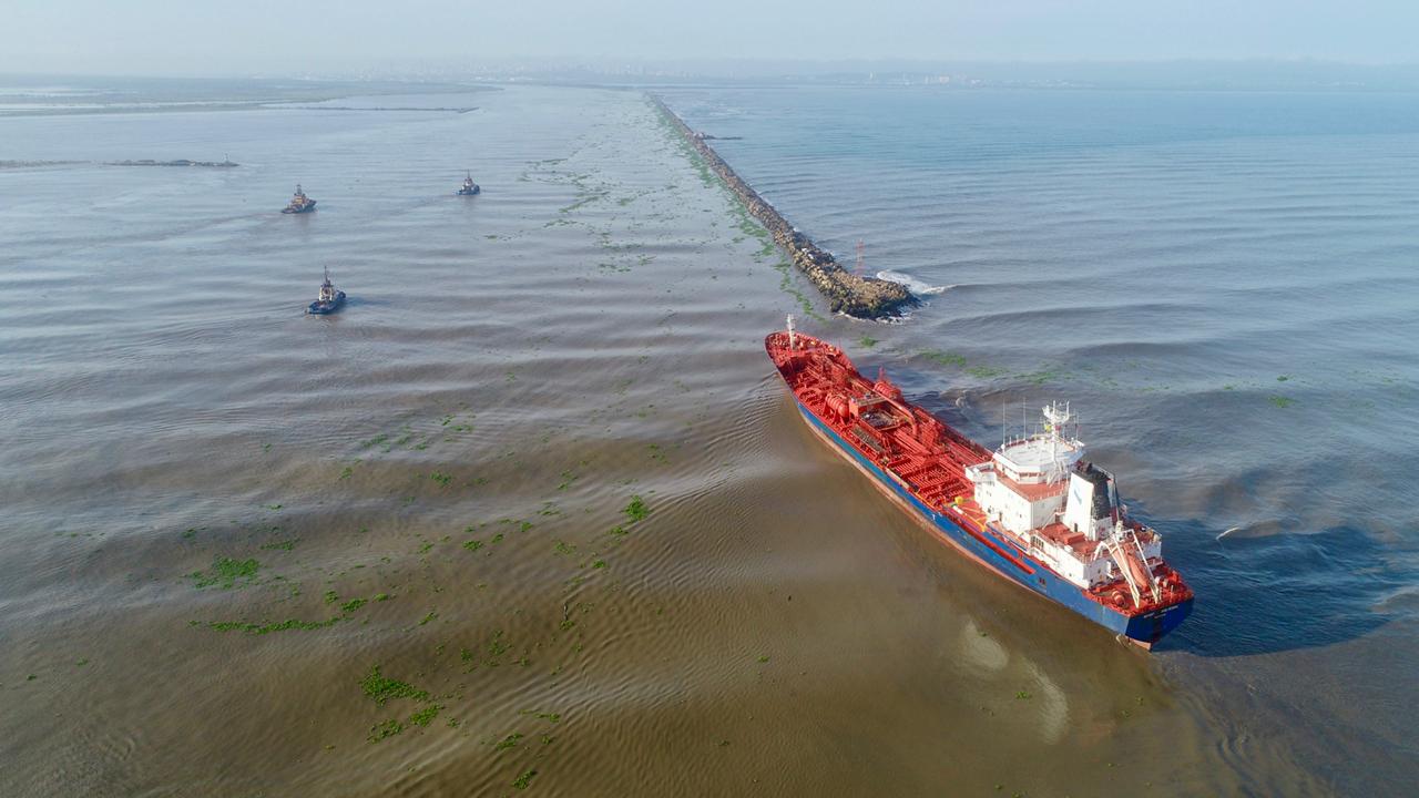 Se encalló buque en Bocas de Ceniza