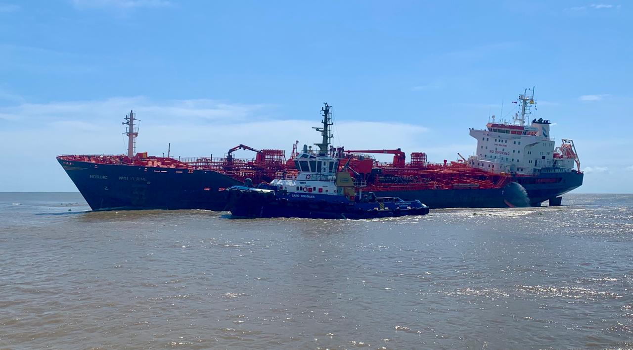 Dimar supervisa fase final de salvamento para desencallar buque