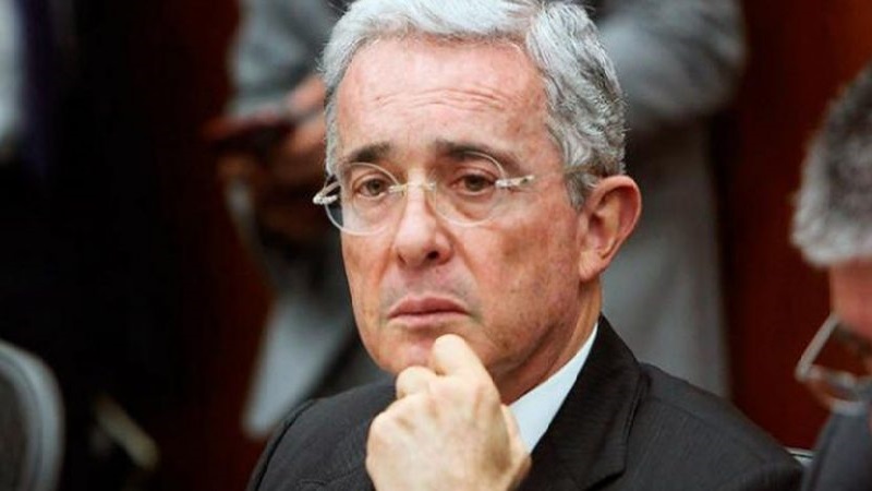 Renunció Álvaro Uribe Vélez a su curul en el Senado de la República