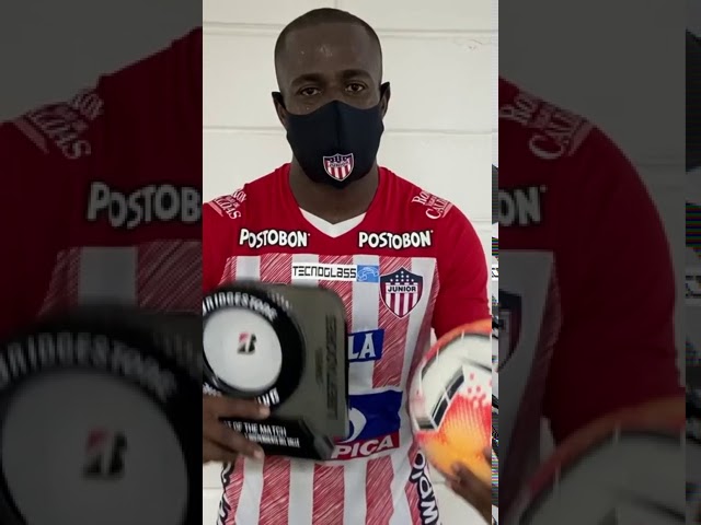 ‘Tutu’ gran figura y se llevó el balón de recuerdo