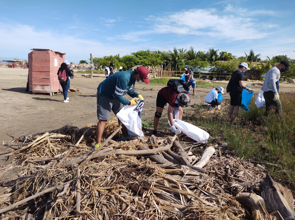 Autoridades retiran 3.5 toneladas de residuos sólidos en playas