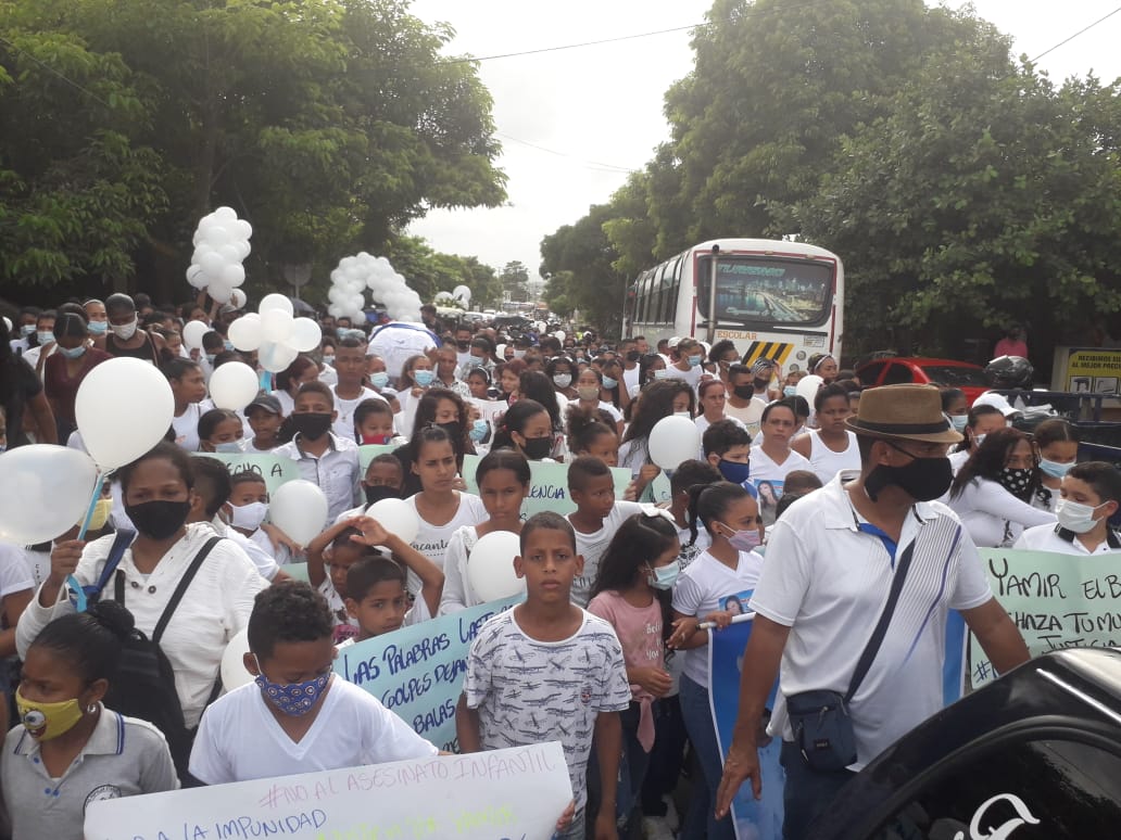 Multitudinario sepelio de niño asesinado en La Sierrita
