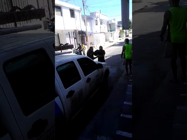 Debe $30 millones e intentó agredir a operarios de Air-e cuando suspendían servicio de energía