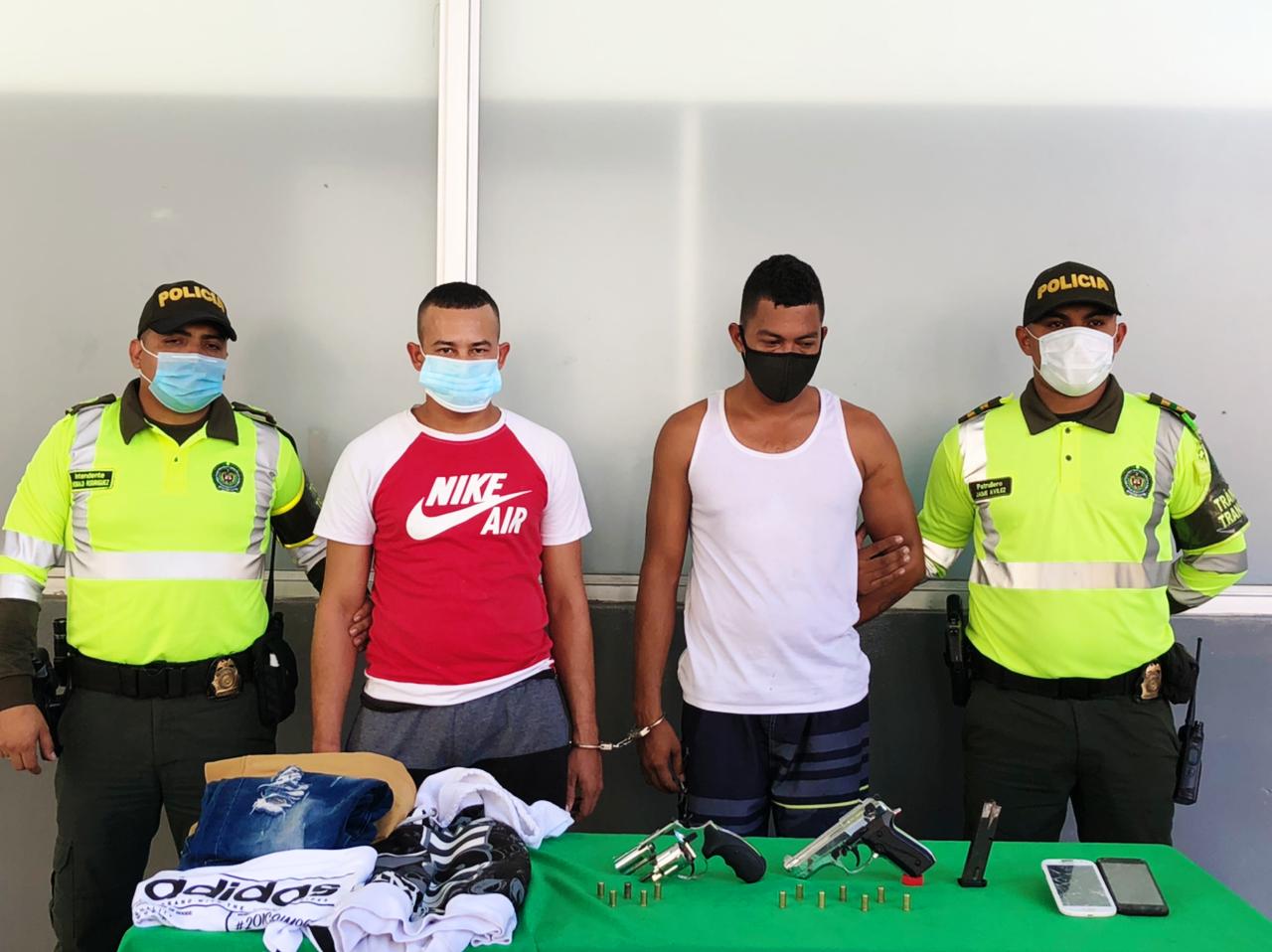 En Video: Los pillaron después de atracar un bus, la Policía recuperó los elementos robados