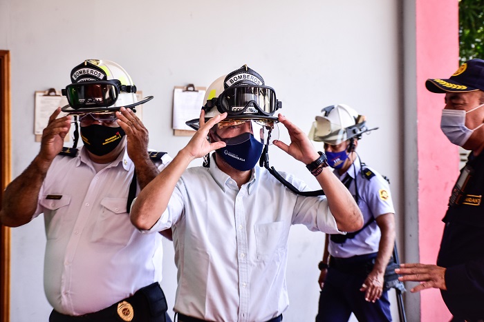 “Estamos entregando a los bomberos de Barranquilla los mejores equipos de protección personal”: alcalde Pumarejo