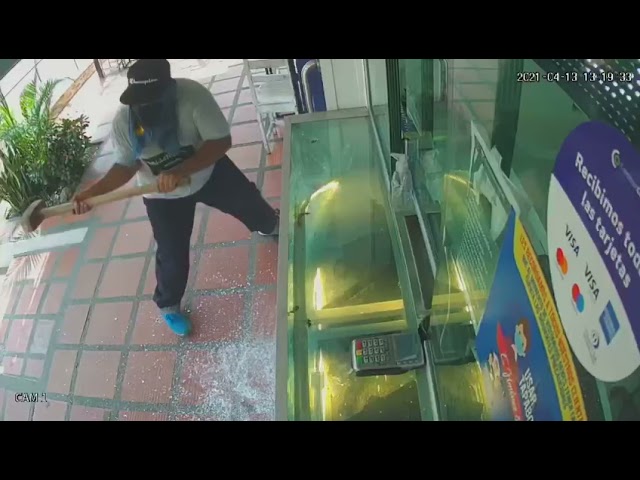 Intentaron Robar  compra y venta en Barranquilla y huyeron los 4 en una sola moto