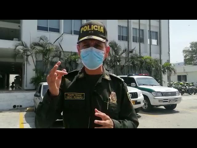 Capturan a dos delincuentes atracando un bus