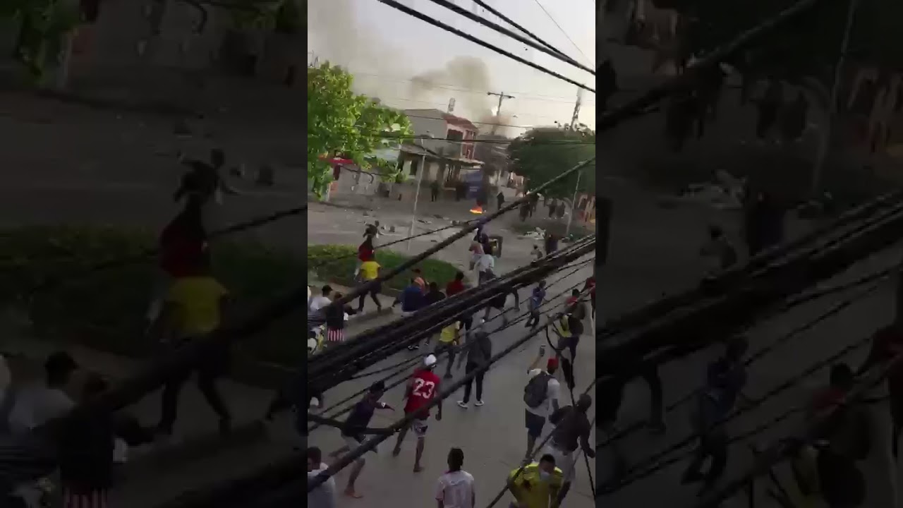 ENFRENTAMOS ENTRE POLICÍA Y MANIFESTANTES