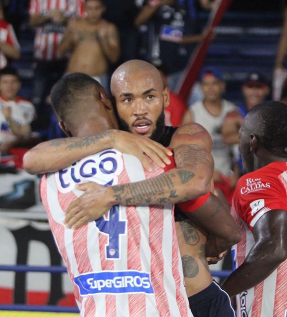 Reyes arranca su era en Junior con victoria, goles y errores
