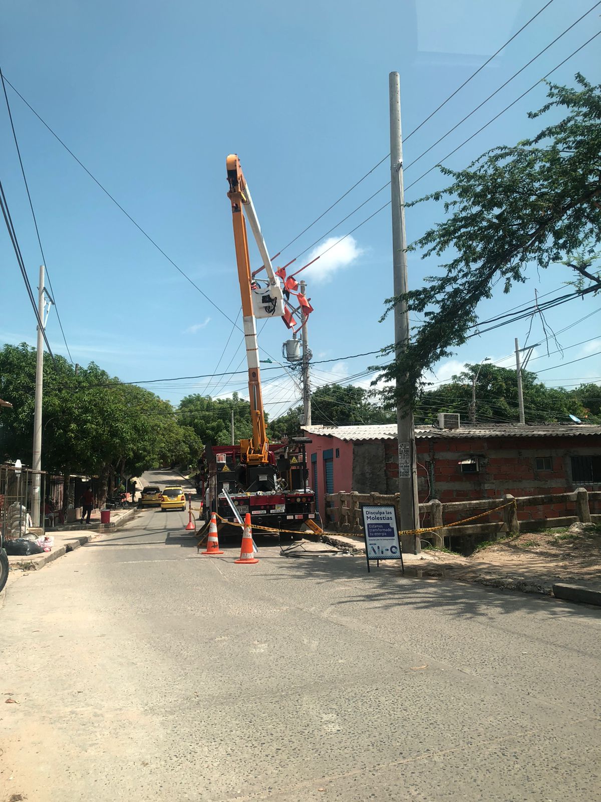 Trabajos de mejoras eléctricas en la zona turística del Atlántico