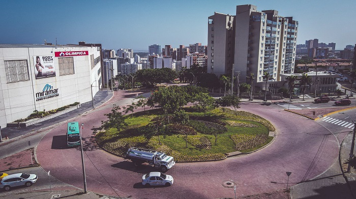 Con riego y mantenimiento diario crecen las zonas verdes en Barranquilla