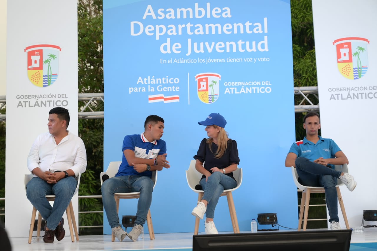 Gobernadora del Atlántico presidió Asamblea con más de mil jóvenes en la Plaza de la Paz