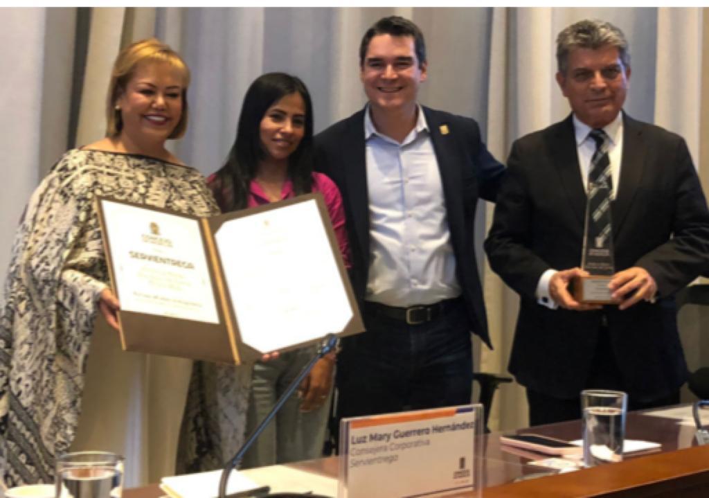 Reconocimiento a empresa privada por su aporte al crecimiento de Medellín