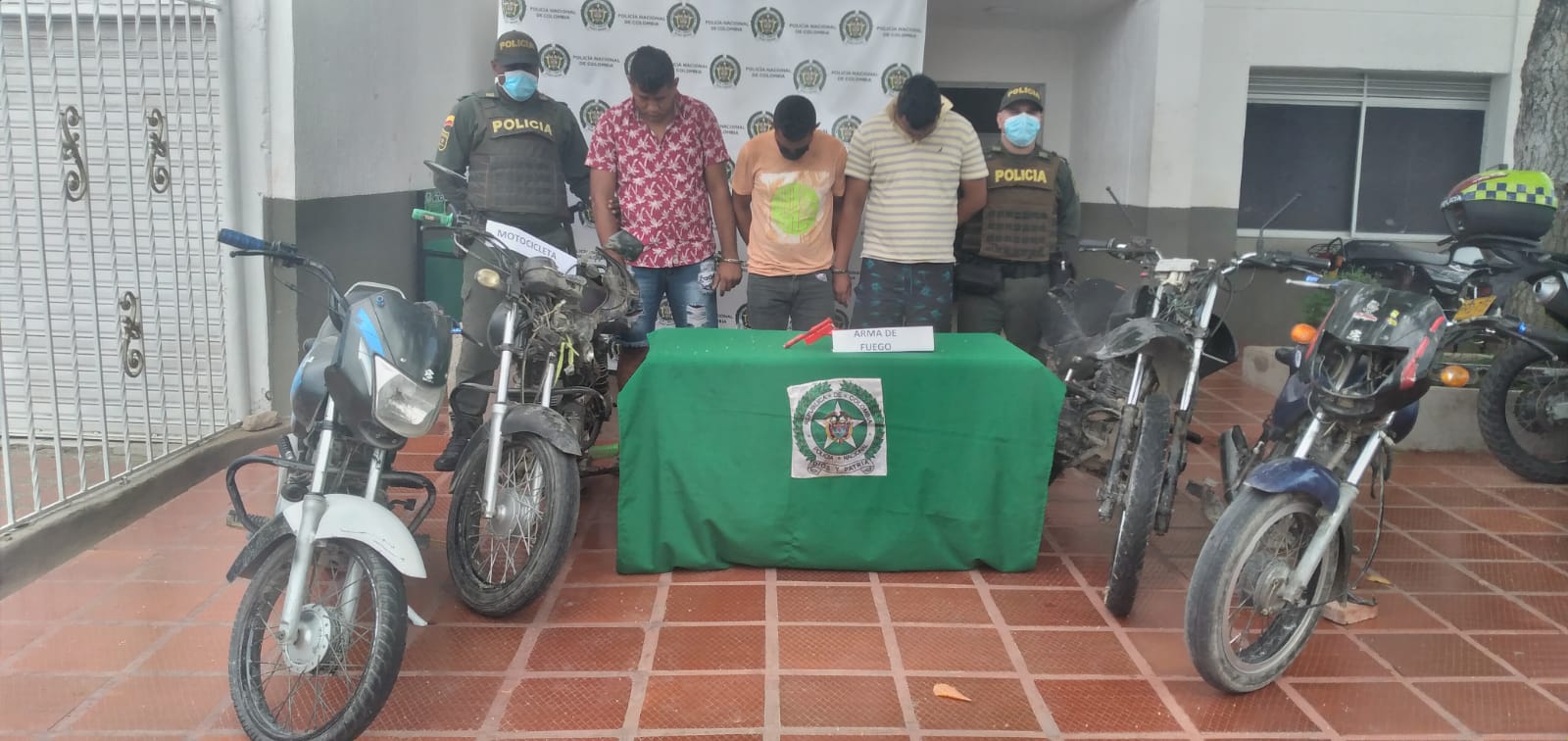 Persecución en Atlántico: policía captura a tres ladones de motos
