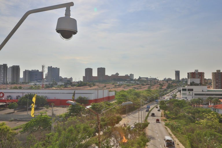 Barranquilla actualiza sistema de lectura de placas vehiculares para contrarrestar el delito