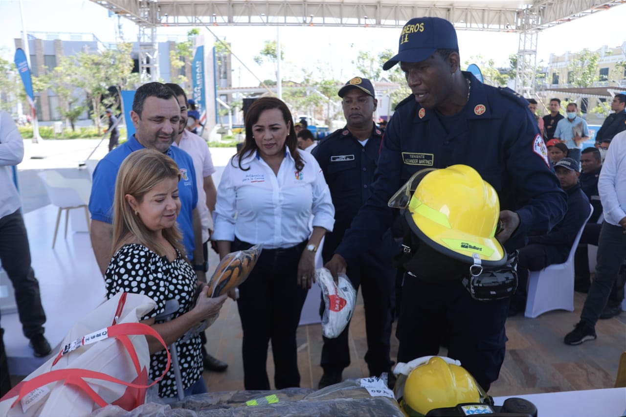 ”Con una inversión de más de 5 mil millones de pesos, fortalecemos los cuerpos de Bomberos del Atlántico”: Elsa Noguera