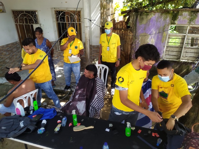 Con barbería y otras iniciativas de emprendimiento, jóvenes de Barranquilla se alejan del conflicto